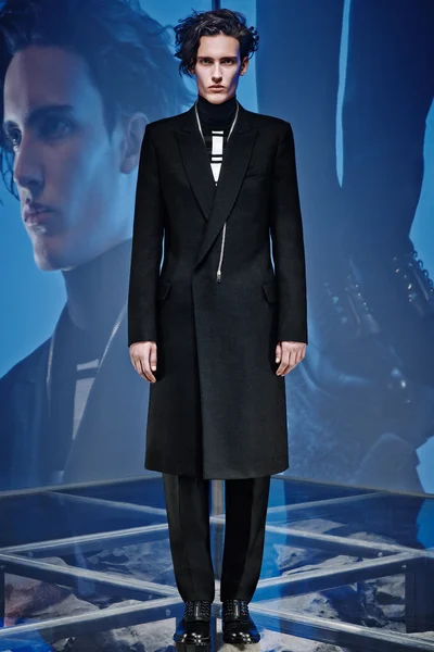 Look 11